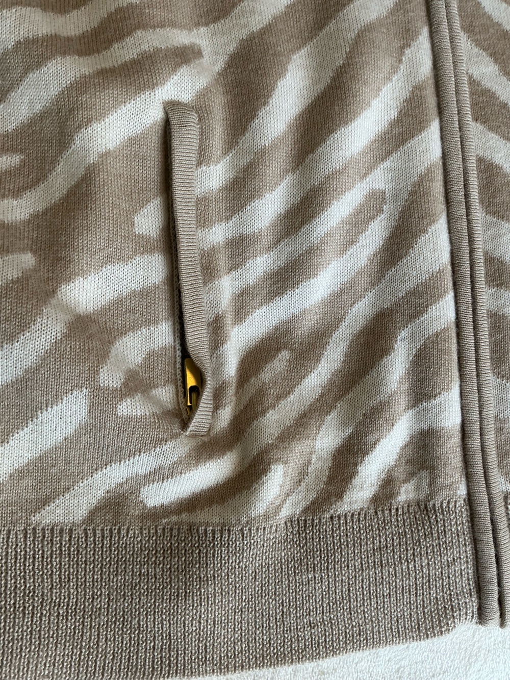 Banana Republic Merino Wool Animal Print Full Zip Sweater Jacket Size Medium - Picture 11 of 11
